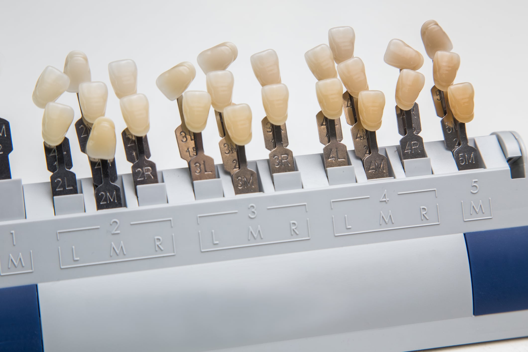 palette-for-tooth-color-color-matching-58378206